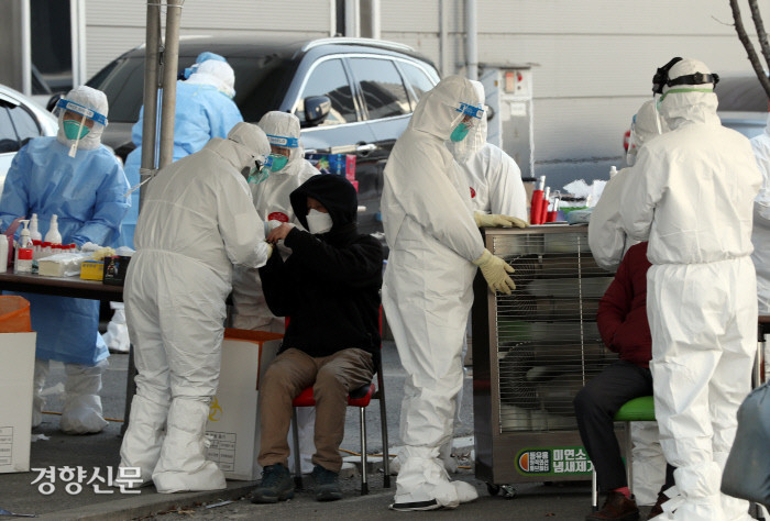 Hàn Quốc tiêm vắc xin cho cả những người nước ngoài cư trú dài hạn