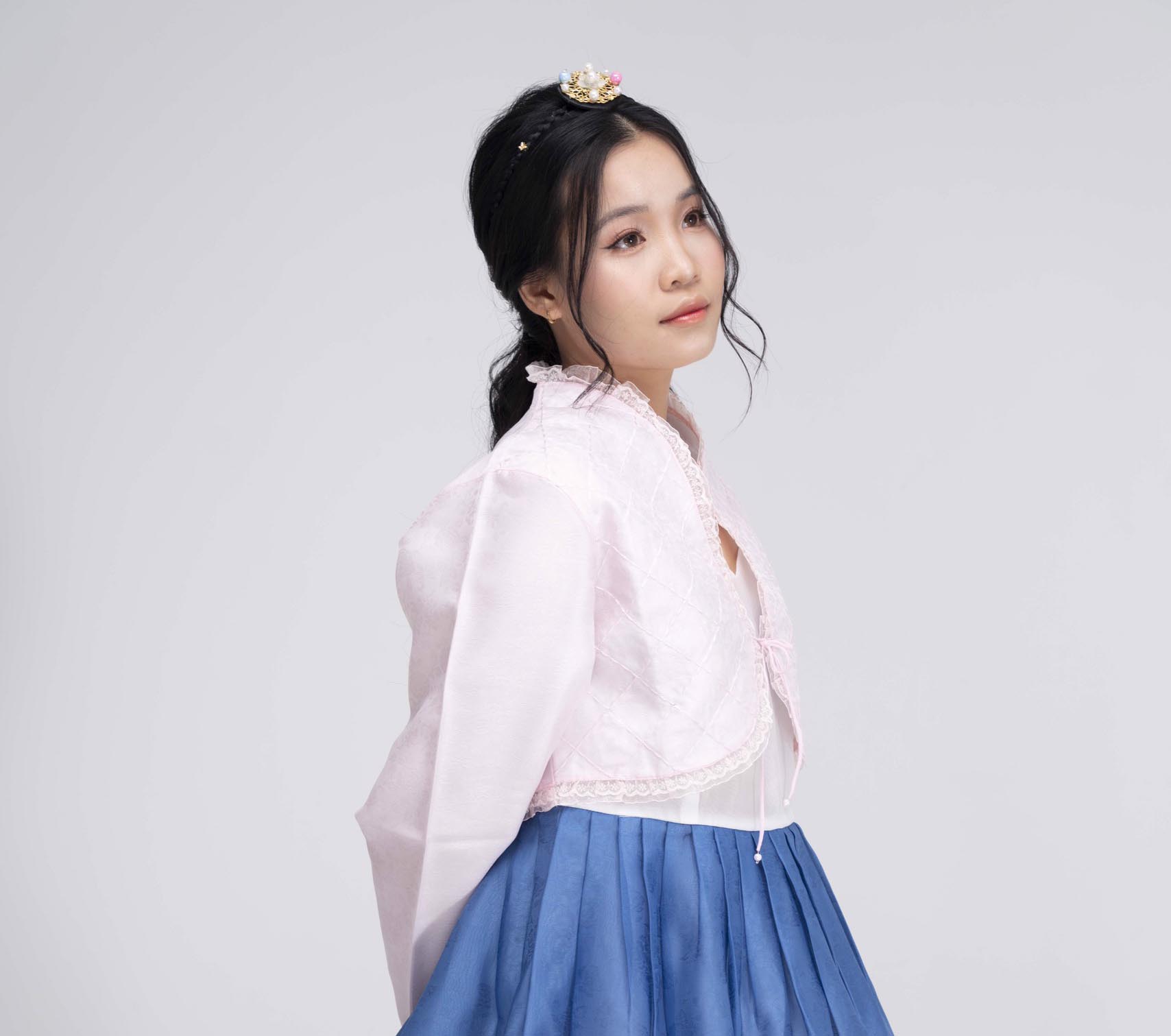 Chúc mừng cô Phạm Kim Hiền đoạt giải nhất cuộc thi ảnh Hanbok và sinh viên Việt Nam