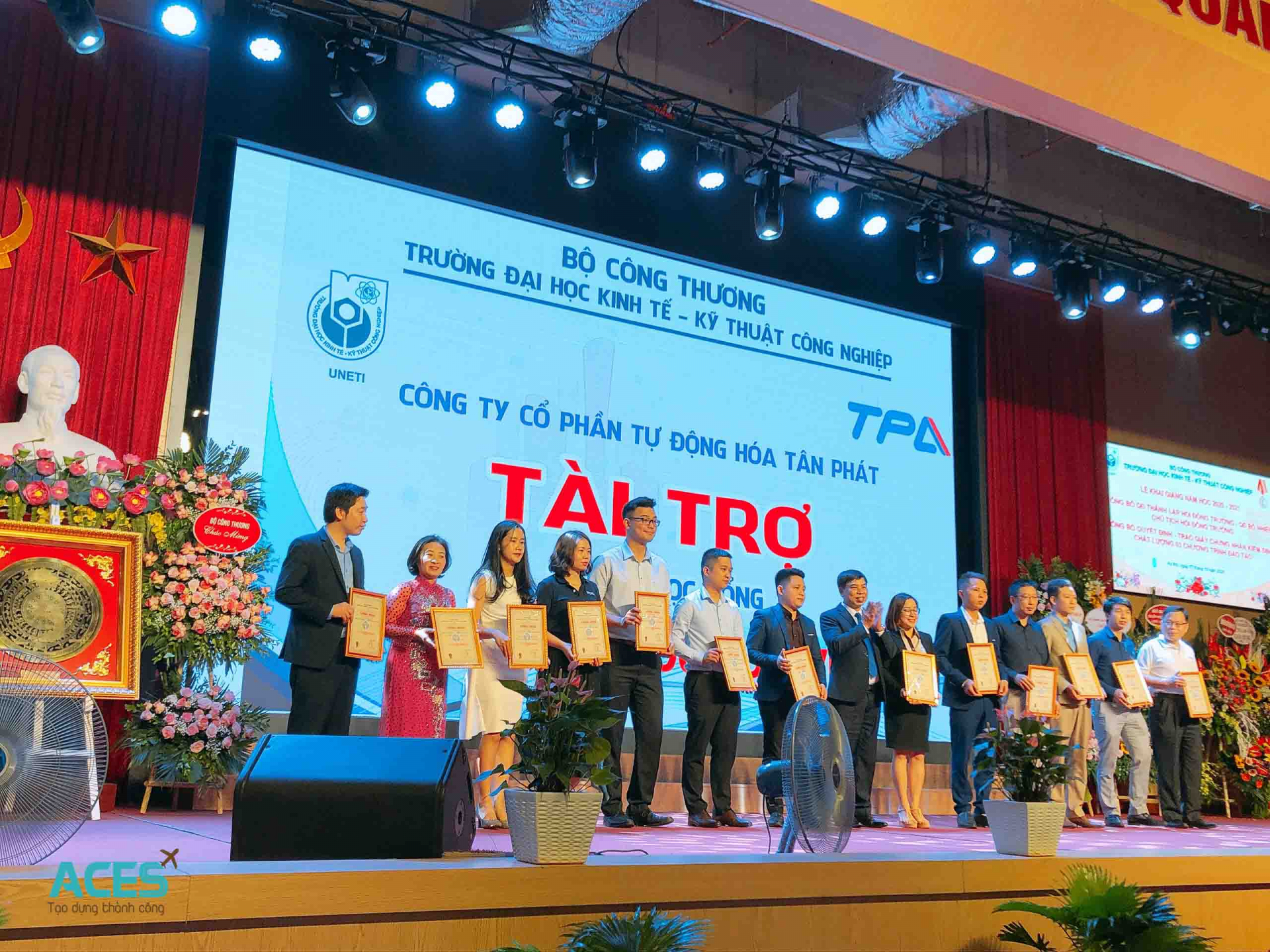 ACES tài trợ học bổng cho sinh viên trường Đại học Kinh tế - Kỹ thuật công nghiệp (UNETI)