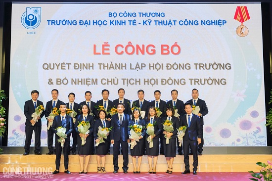 uneti_thanh_lap_hoi_dong_truong_2