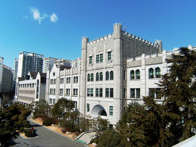 ĐẠI HỌC NỮ SINH DONGDUK - DONGDUK WOMEN'S UNIVERSITY: Trường đại học dành cho nữ sinh lâu đời ở Seoul