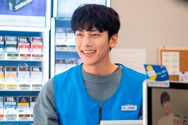 Ji Chang Wook và loạt sao Hàn mắc COVID-19: Nhóm nhạc lao đao, phim hoãn