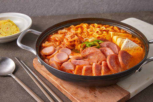 Món lẩu quốc dân của Hàn Quốc: Budae Jjigae (부대찌개)